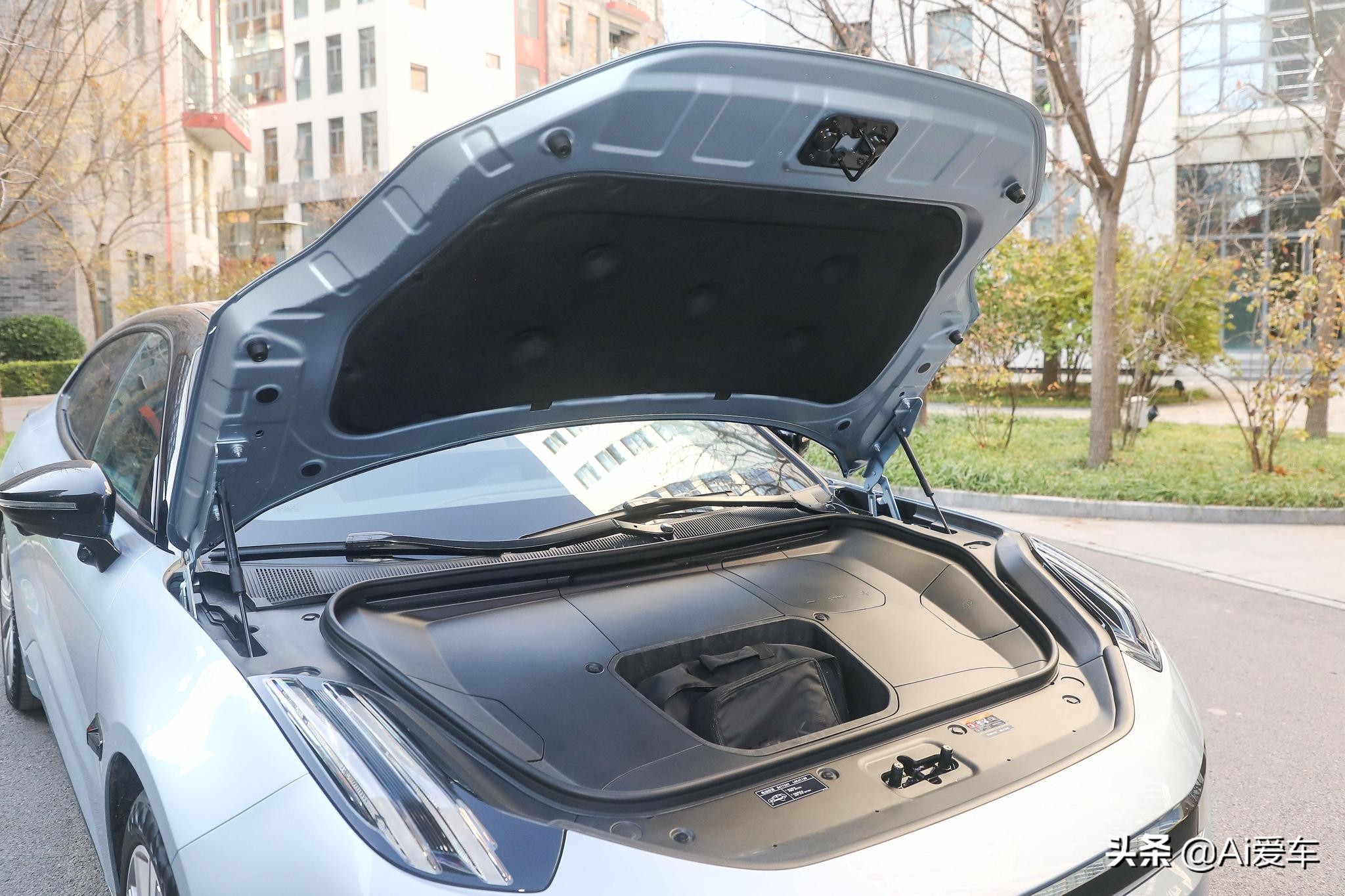606公里续航带四驱，长轴距性能家用车，破百3.9S，实拍ZEEKR 001
