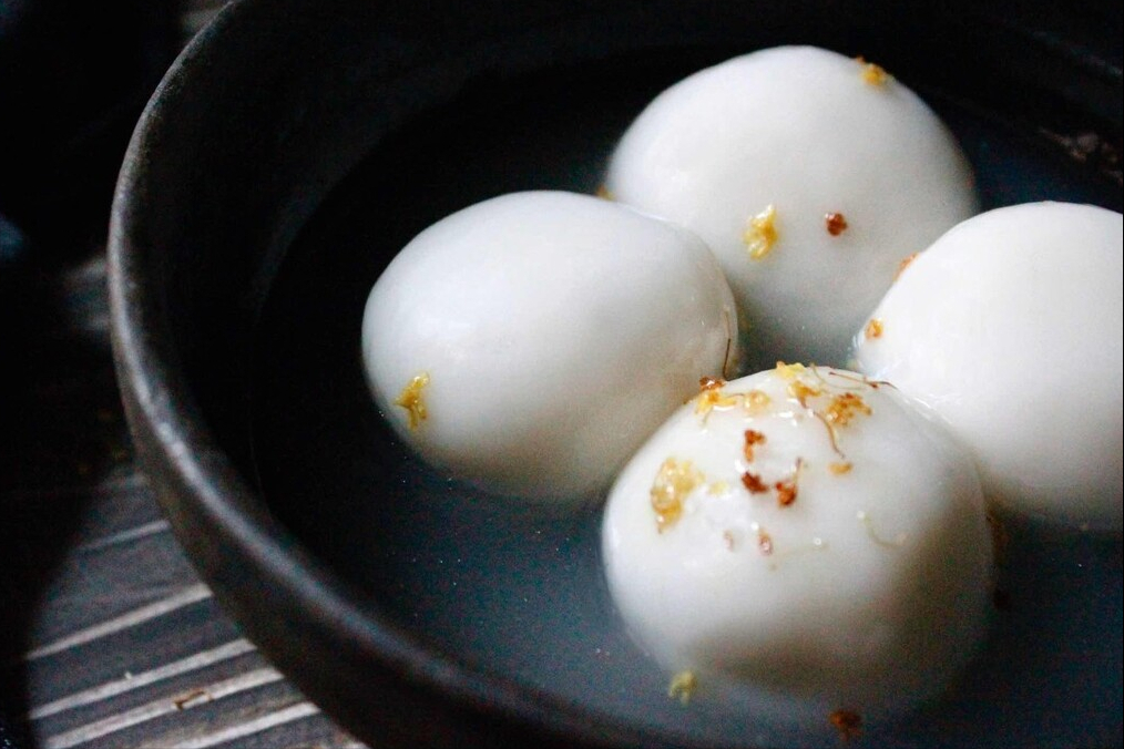 煮汤圆，别再水开就下锅了，记住2个重要步骤，完整好吃不露馅