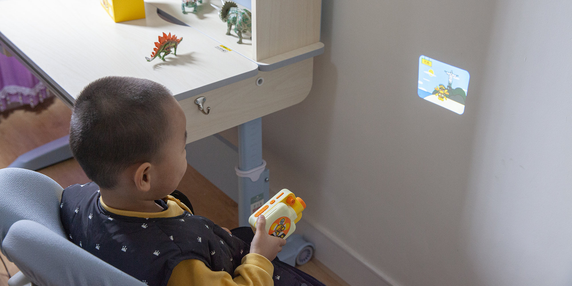 保护视力、远离数码产品，送孩子一台趣学伴儿童故事放映机吧