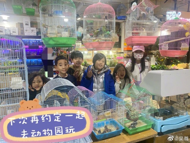 《爸爸5》萌娃重聚，neinei给泡芙补习英文，max身高超Jasper