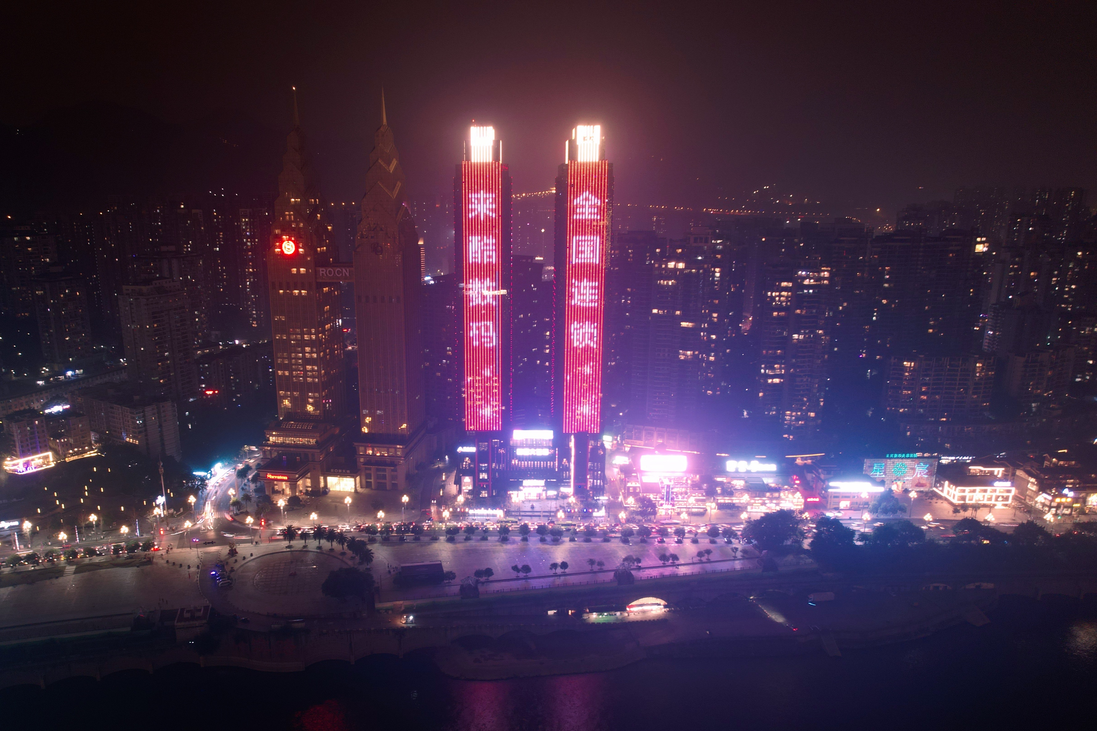 估值千億獨(dú)角獸來(lái)酷占領(lǐng)湘渝地標(biāo)，驚喜閃耀元旦夜空