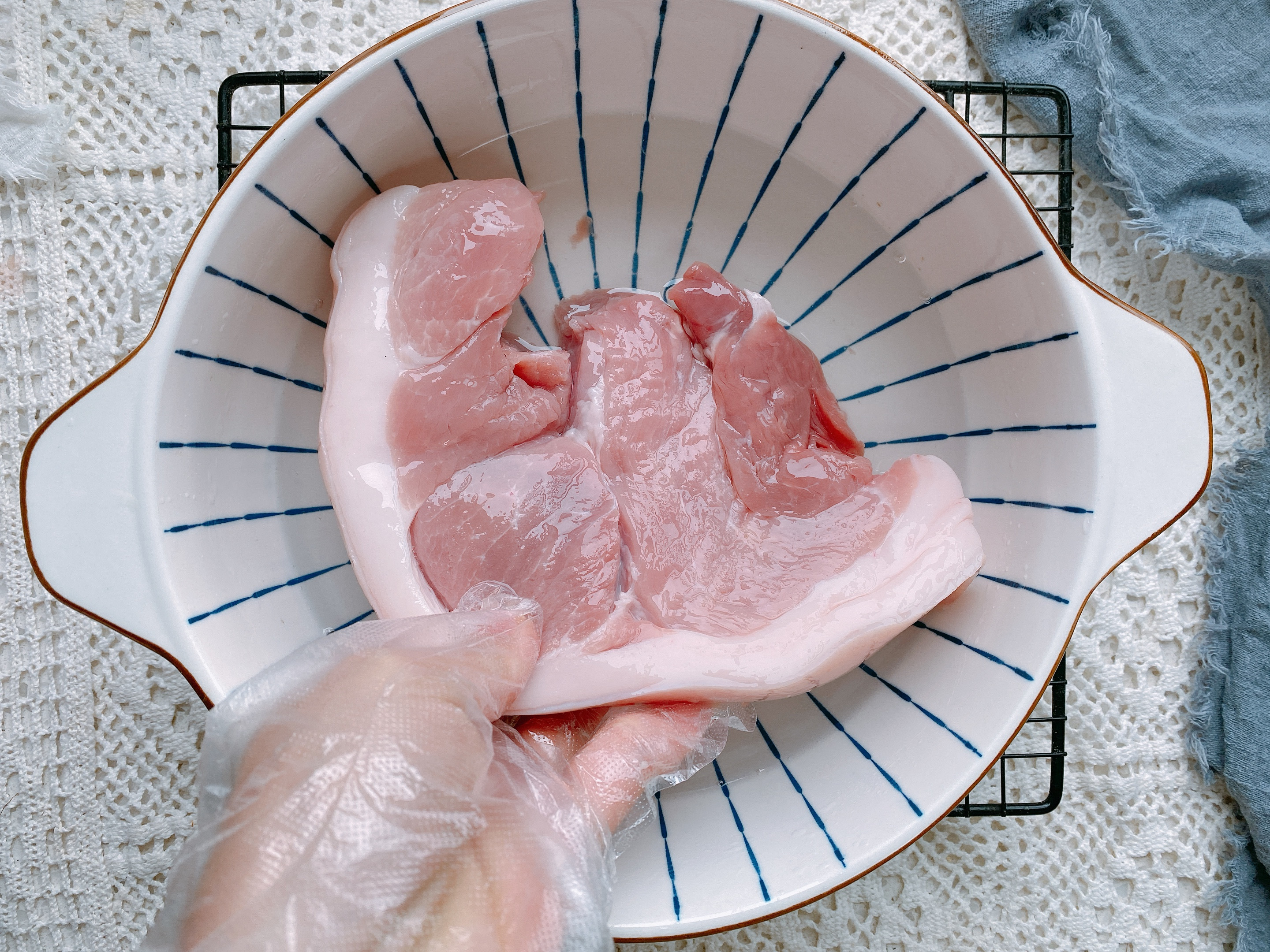想吃腊肠不用买，教你做麻辣香肠，配方毫无保留，30年传统老味道