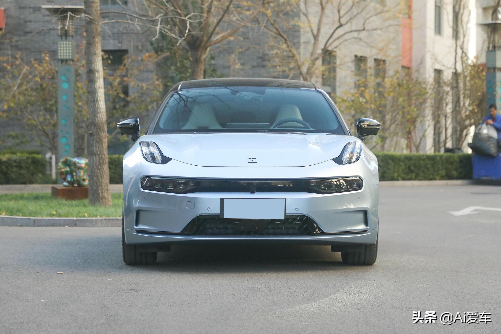 606公里续航带四驱，长轴距性能家用车，破百3.9S，实拍ZEEKR 001