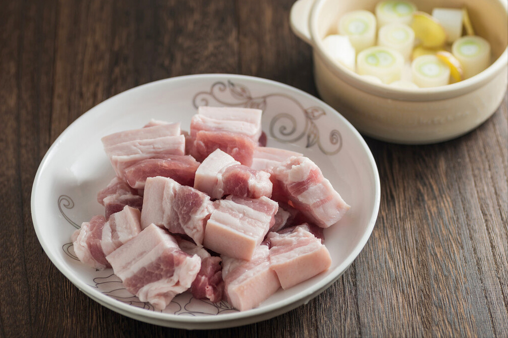 快过年了，分享红烧肉的正确做法，谨记3窍门，肥而不腻入口即化