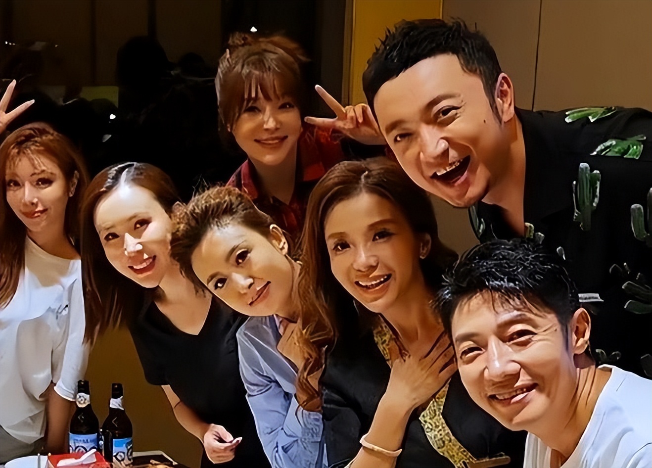 撒贝宁被传婚变后露面!