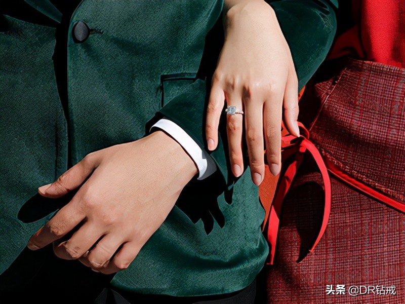 春节给女朋友送什么礼物（哪些节日要送女朋友礼物）
