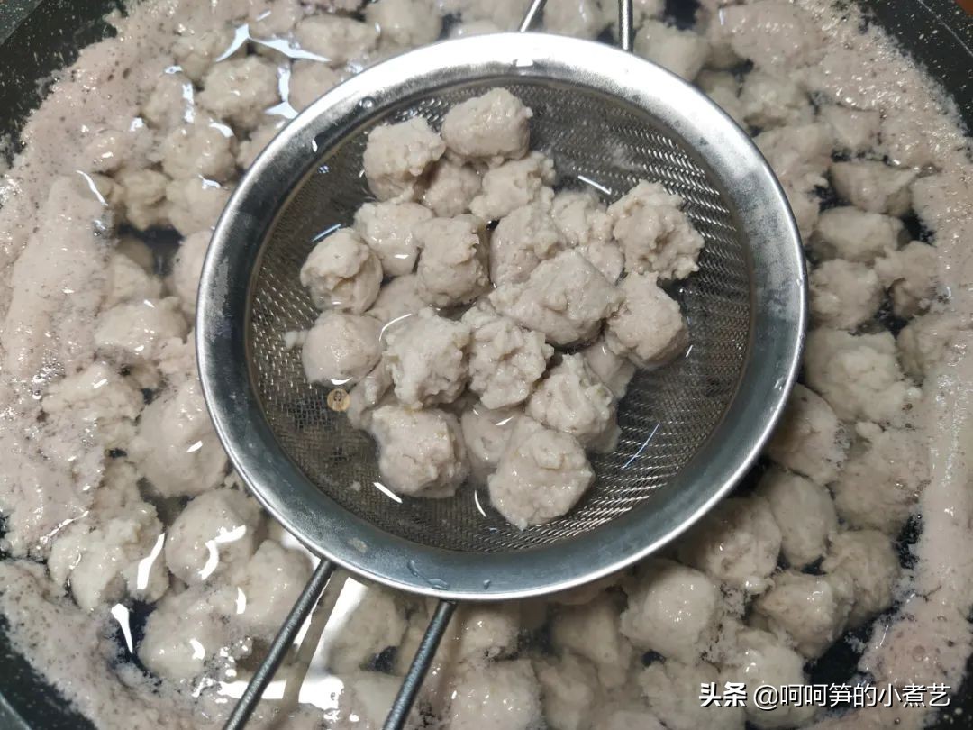 想吃牛肉丸不用买，教你在家自制牛肉丸，健康无添加，好吃又营养