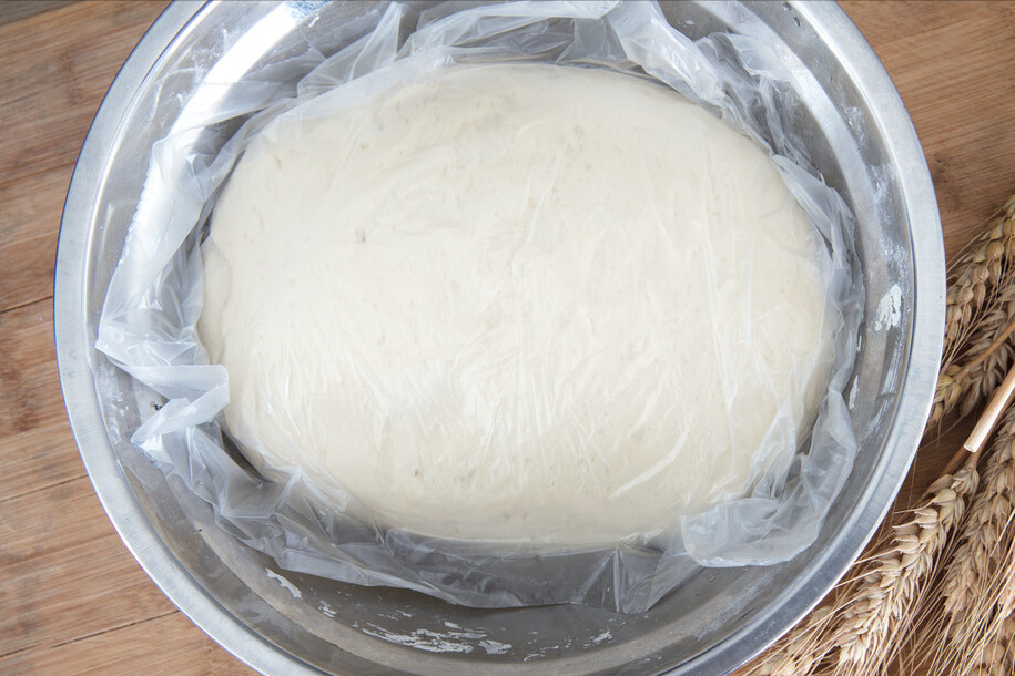 发面要想快速，别只会放酵母，面点师傅分享2个窍门，10分钟发好