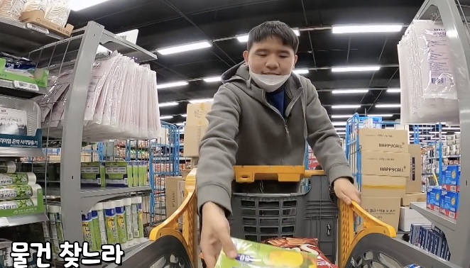 姐姐一句话，韩国小哥在超市义务整理货架9年，收获人生最大幸福