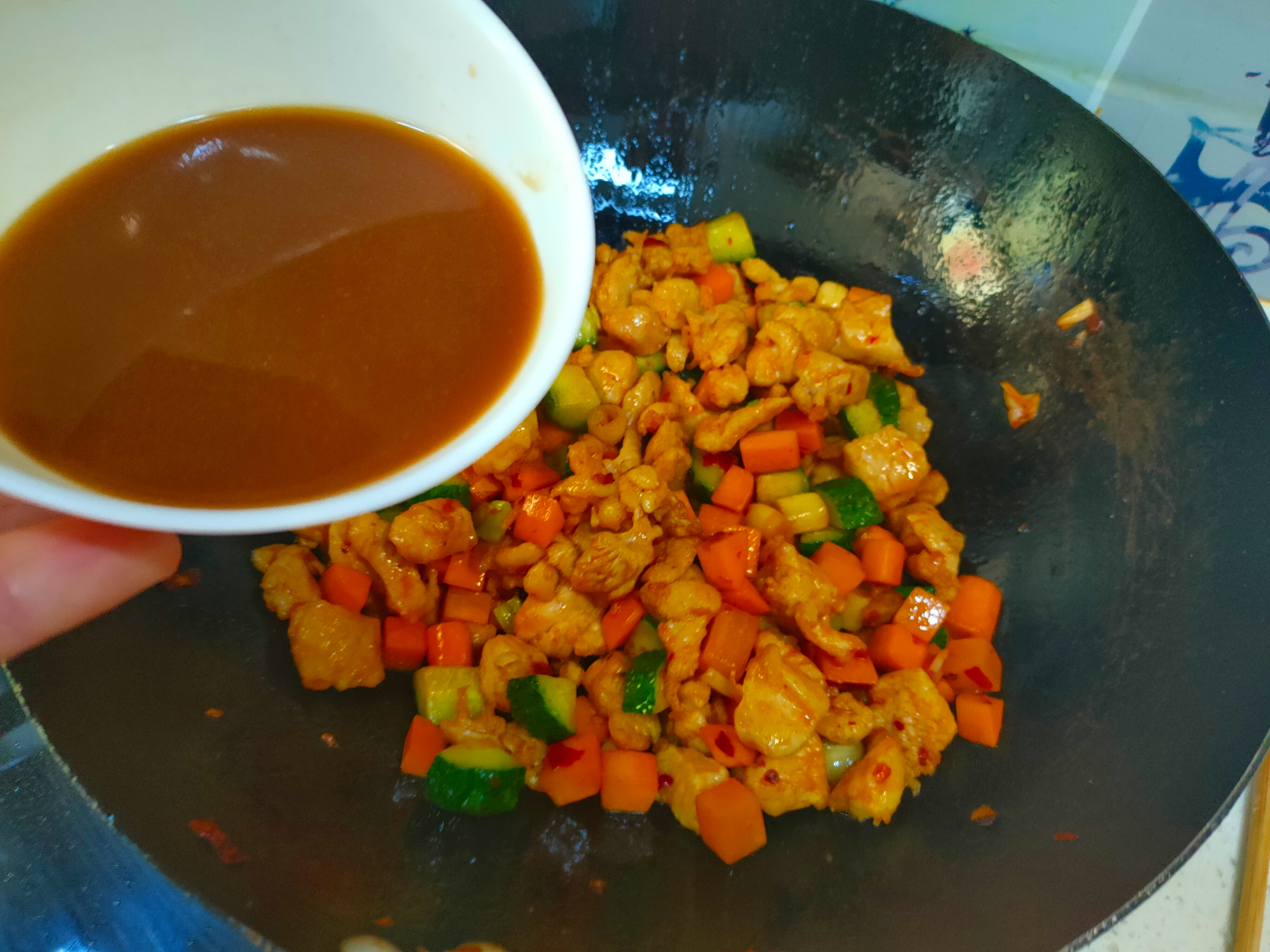 宫保鸡丁怎么做才好吃？掌握好“1234”的比例，酸甜微辣特下饭