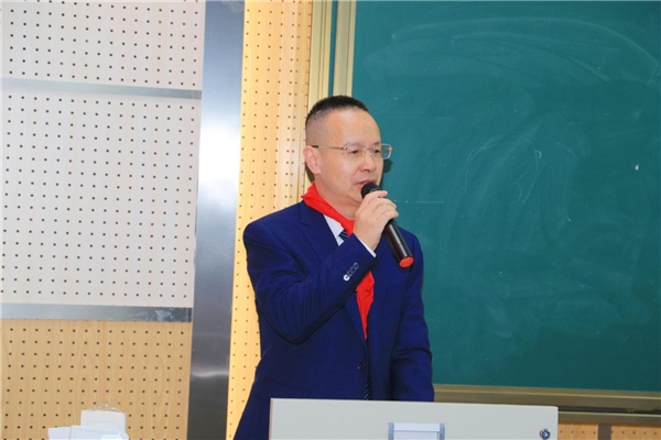 方池雄先生“华龙穗”助学-慈善暖百家，爱心献教育