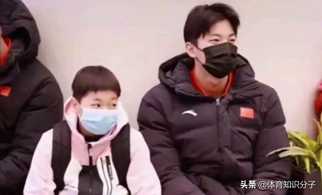 全红婵再次出征！红姐在机场和男神有说有笑，男神眼中都是爱意