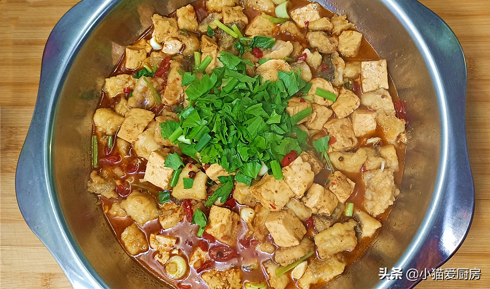 豆腐烧鲢鱼的家常做法 鱼肉鲜嫩入味 比饭店的好吃 特别下饭