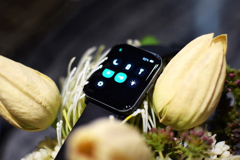 首款AMOLED高清彩屏 超视网膜全面屏 黑加手表