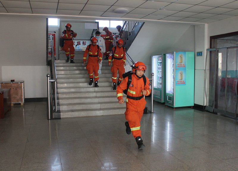 庆阳市森林消防大队严密组织雨雪冰冻灾害应急救援拉动演练