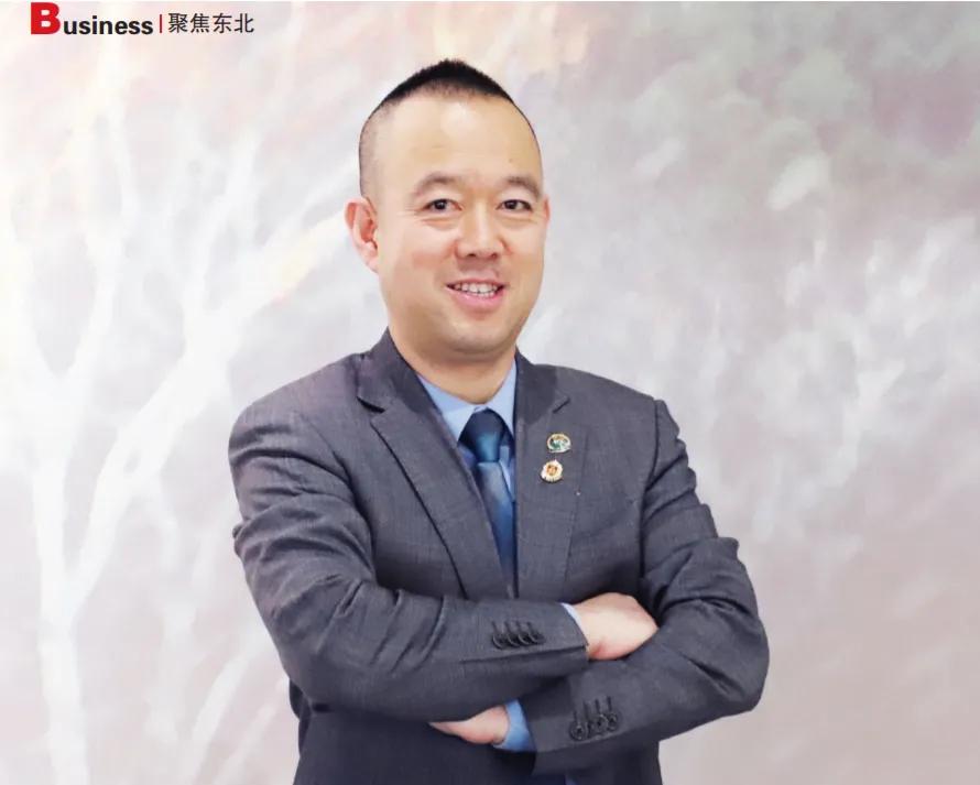 一群鹿成为一个男人拥抱世界的窗口