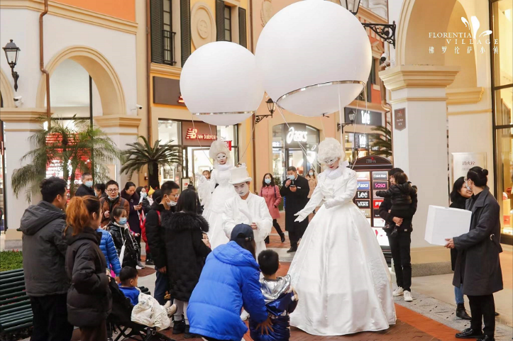 重庆佛罗伦萨小镇年末狂欢及艺术装置展正式开幕