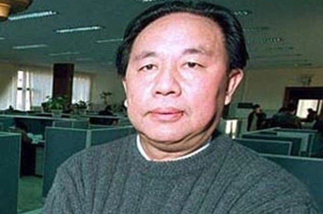 99年“首富”牟其中入狱，妻子携子赴德，小28岁的小姨子却未离开