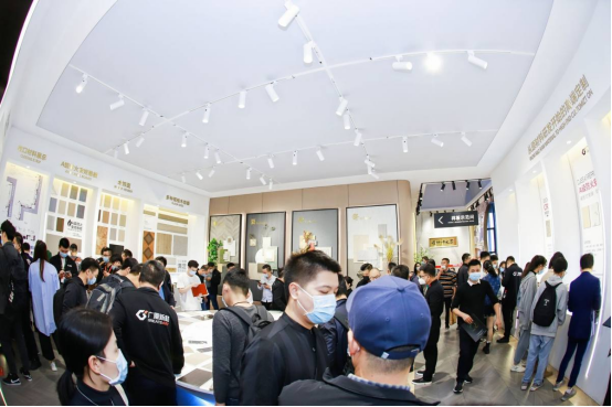 广州设计周展会上广厦新材举行大咖对话：整装供应链如何赋能设计