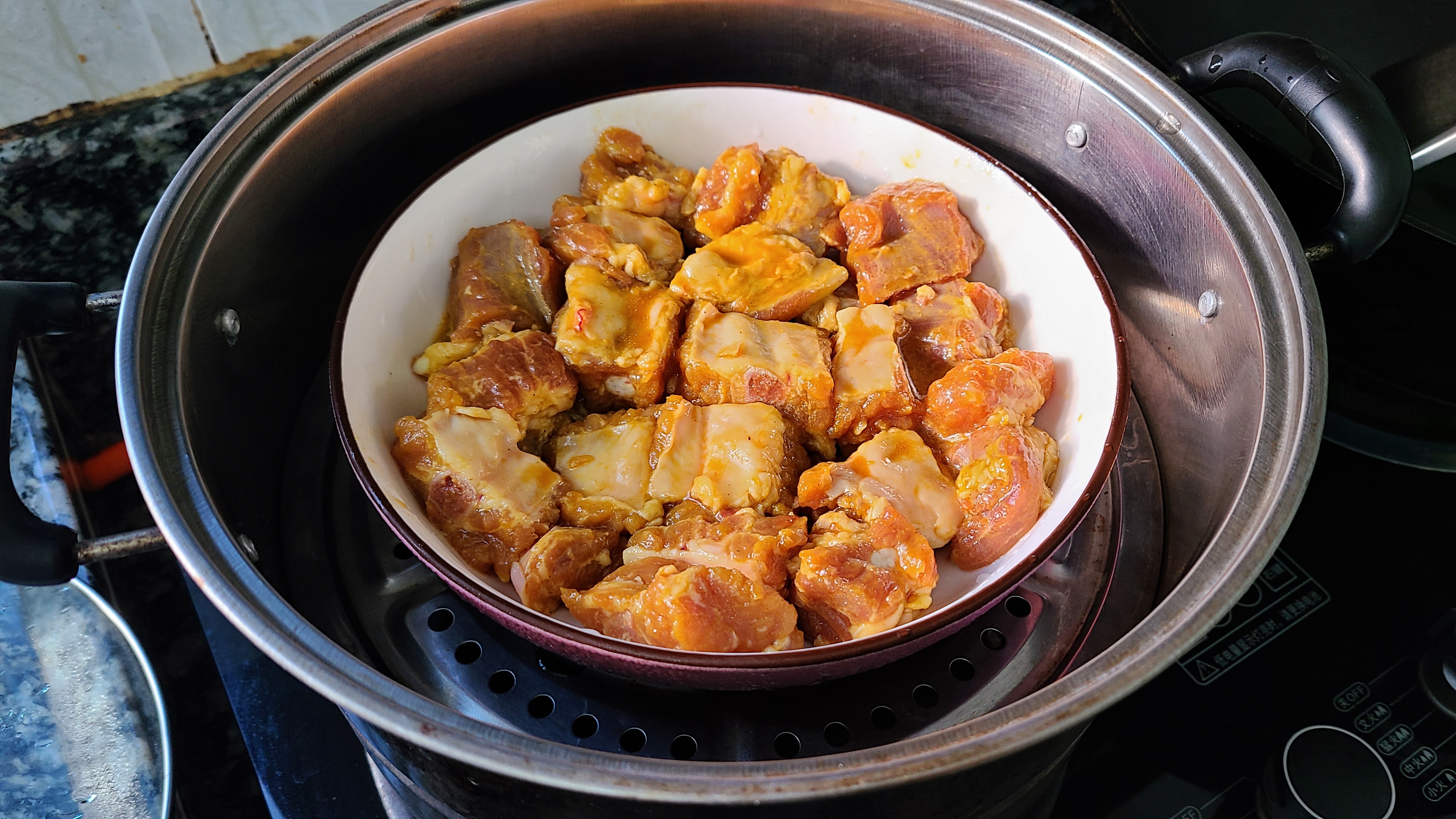 广东老厨师教的排骨做法，香喷喷的一道家常菜，好吃味浓