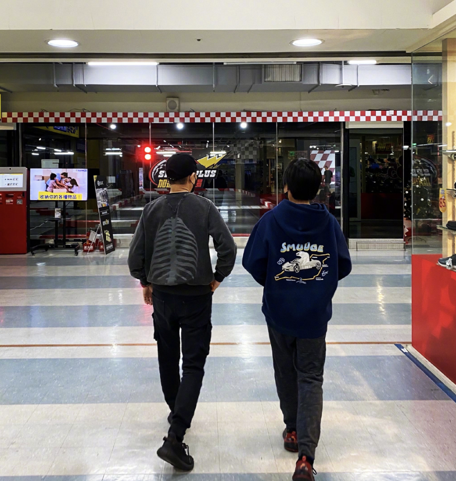 林志颖晒儿子最新身高，kimi一年长高12公分，父子只有4厘米之差