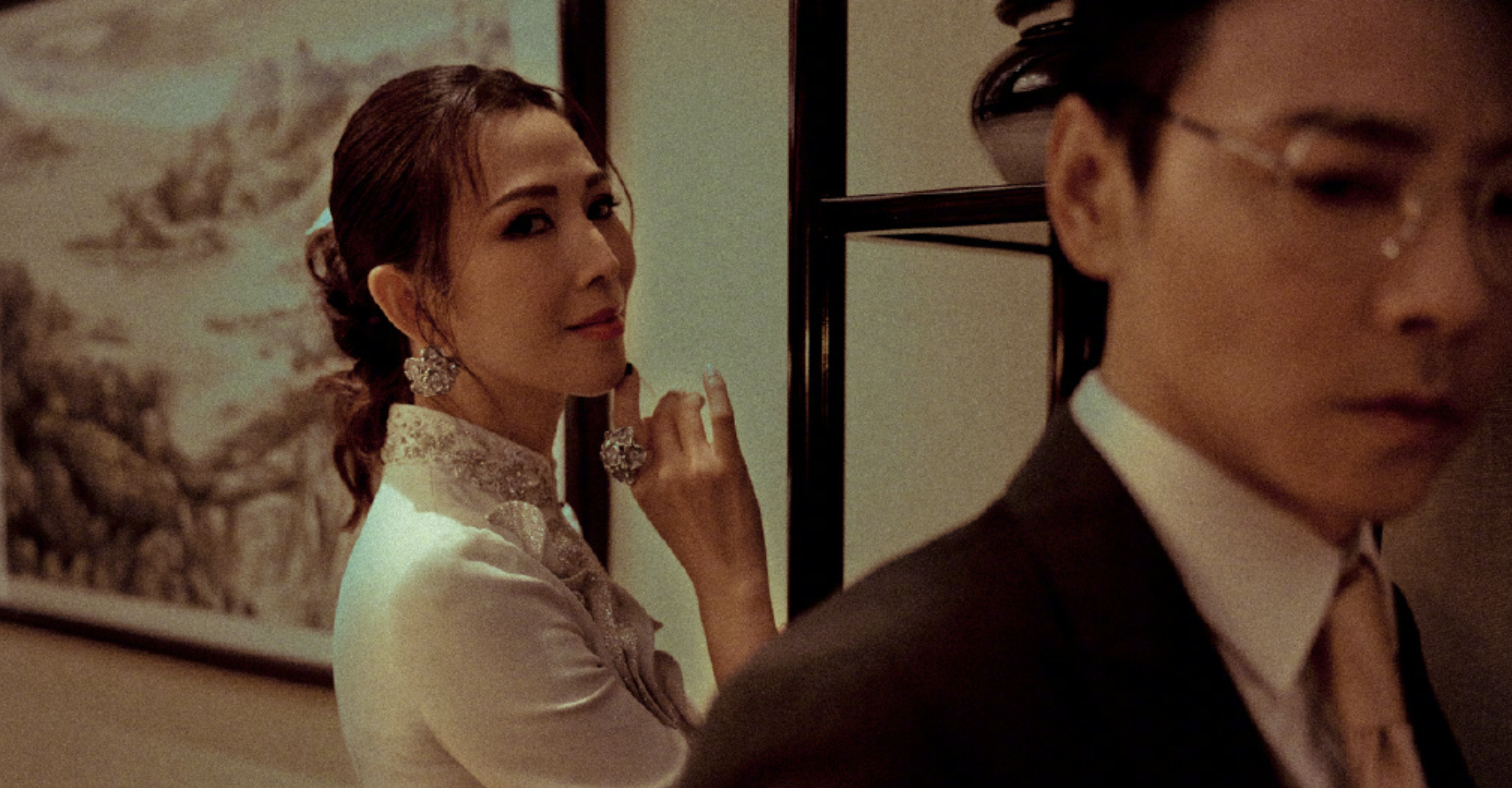 蔡少芬晒照庆祝结婚14周年，张晋甜蜜表白：我的心和你在一起