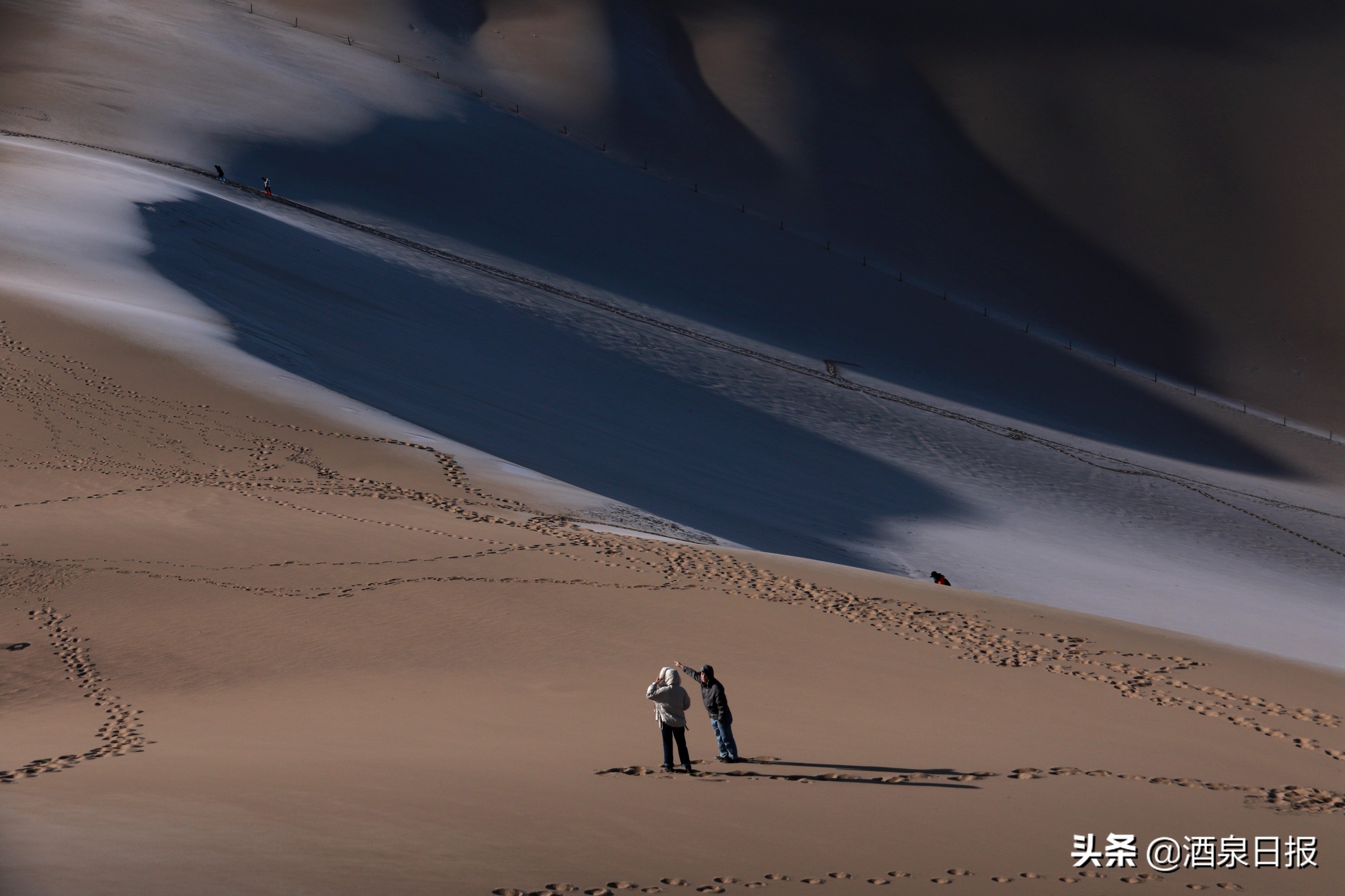 敦煌沙海光影美