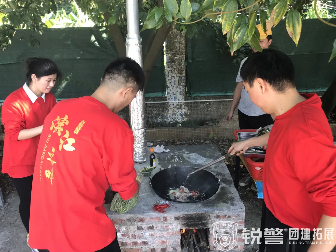 锐警团建：共创美好，再攀高峰，民生银行滨江东支行团建踏青活动