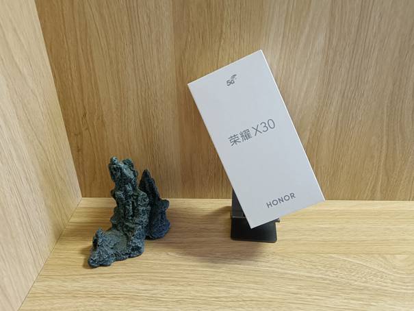 等等党的福利，年终给自己换一部荣耀X30手机吧