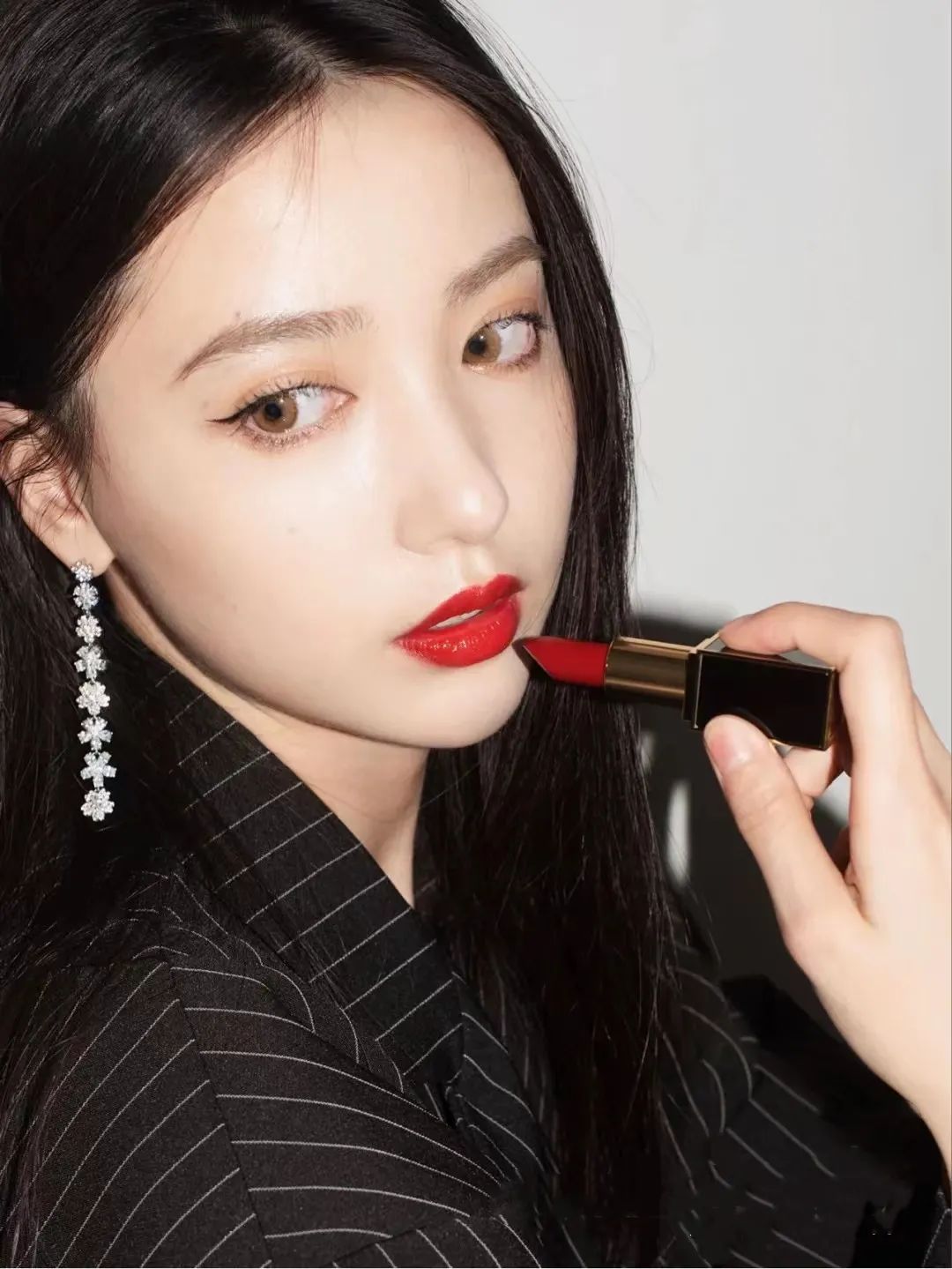 為什么現(xiàn)在很多女生不化妝只涂口紅？