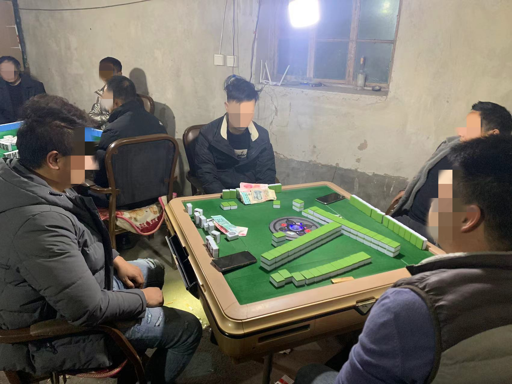 疫情期间聚众赌博 略阳公安：抓你没商量