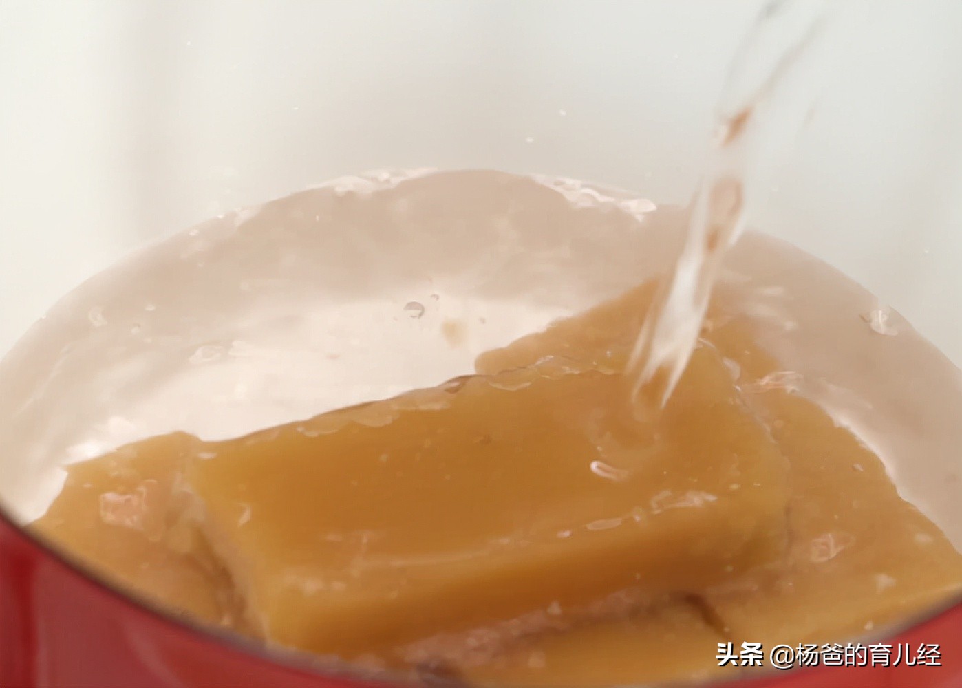 孩子爱吃的椰汁马蹄糕，甜香软嫩，营养又解馋，吃了一次还想吃