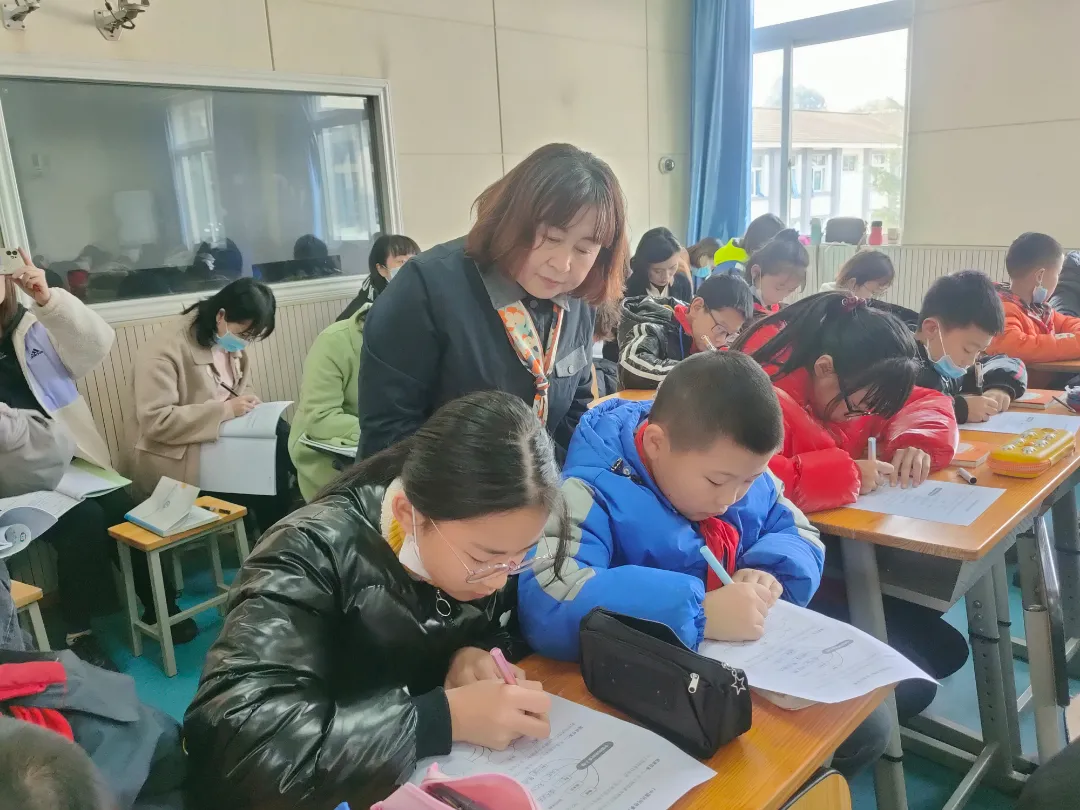 成都市双流区黄龙溪学校——名师引领冬日暖 拨开云雾教学明