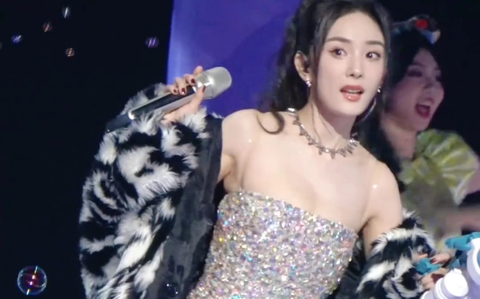 虽然也会有少部分的人觉得杨幂这个行为不妥,但大多数的人都会赞叹