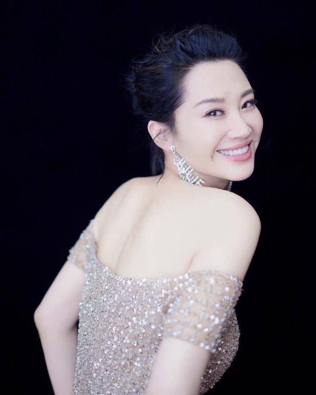 至今未婚的11位女明星，个个“风韵犹存”，最大62岁，最小43岁