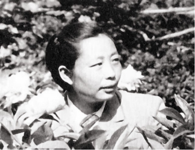 1955年大授衔时，4位元帅夫人被授予军衔，都是谁，担任什么职务