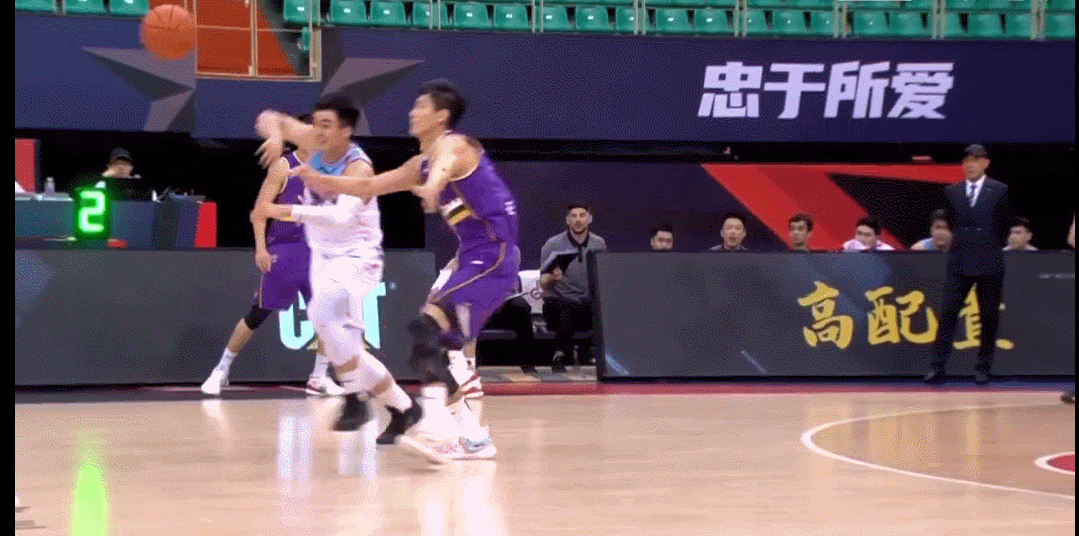 哈斯拿下16分 16籃板兩雙，北京控股