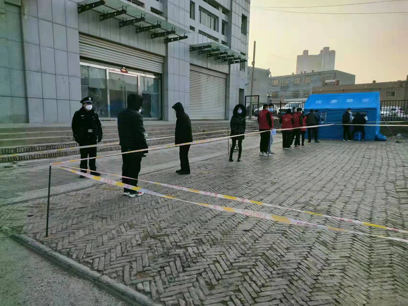 靖边县公安局全力维护全县中心城区全员核酸检测演练工作秩序