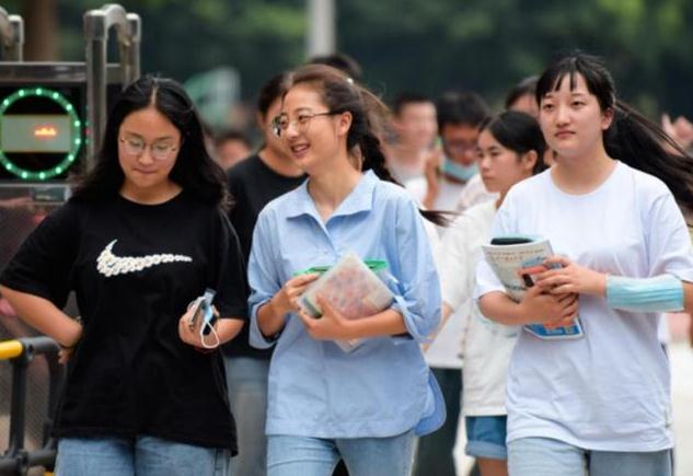 大学女生晒“文案字体”走红，清新中有一丝优雅，引众多网友点赞