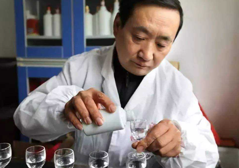 好白酒和普通白酒，到底差在哪？好喝與否不是唯一標準，看完醒悟