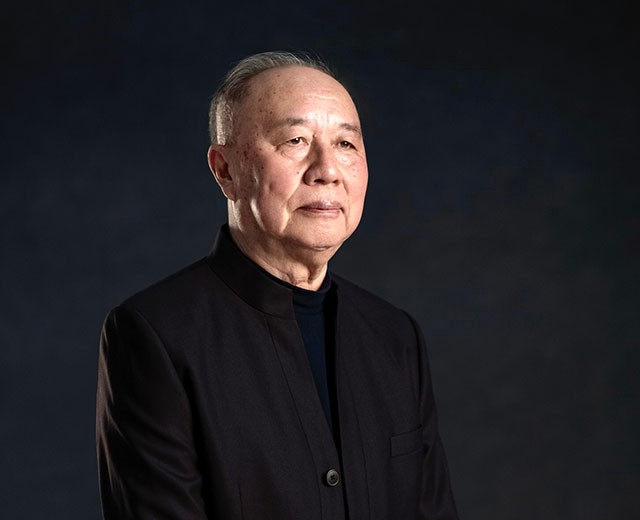 99年“首富”牟其中入狱，妻子携子赴德，小28岁的小姨子却未离开