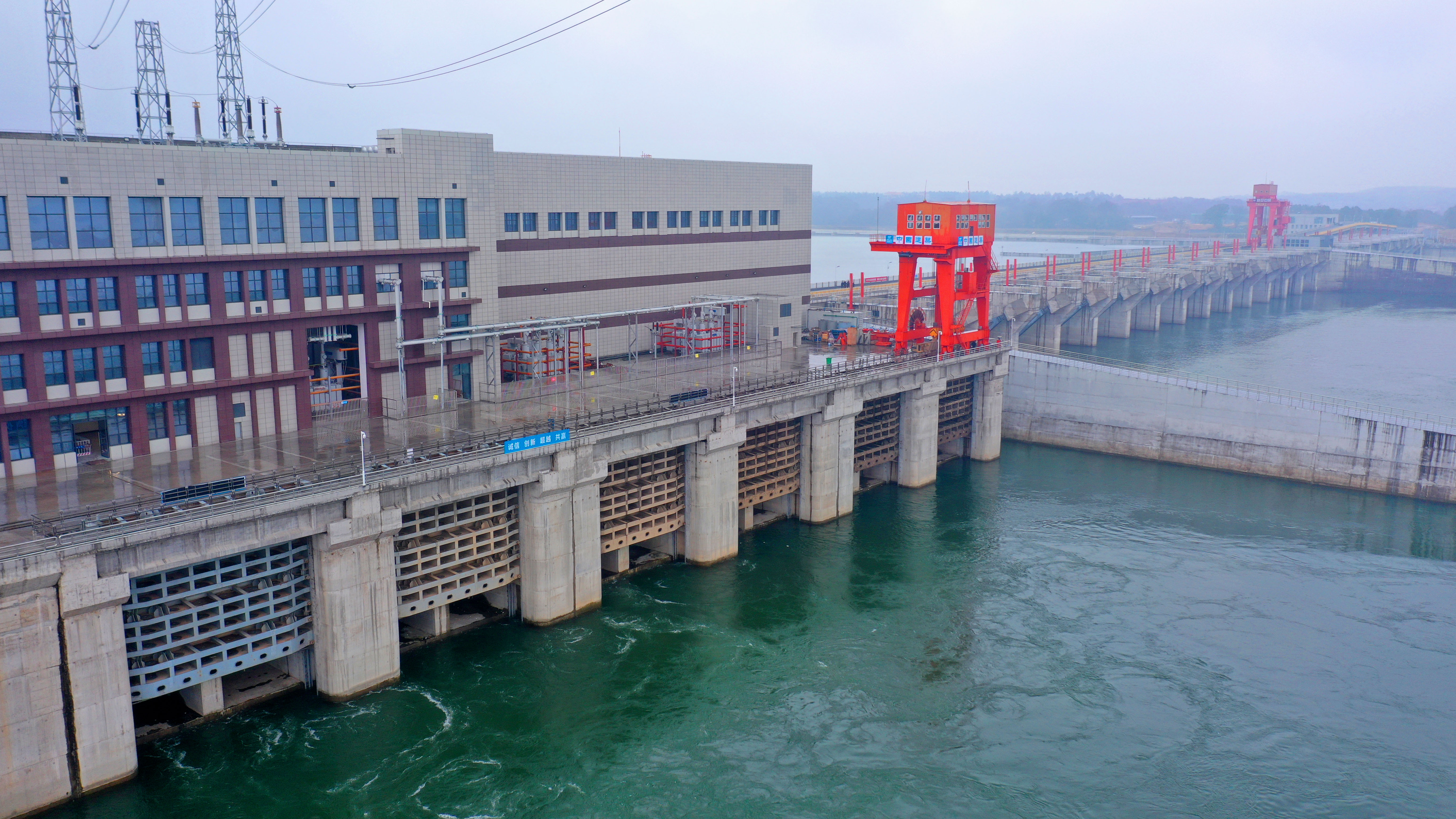 江西赣江井冈山航电枢纽工程全面投产运营