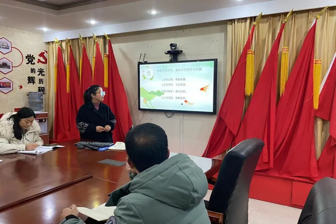 四川天府新区籍田小学开展期末复习研讨活动