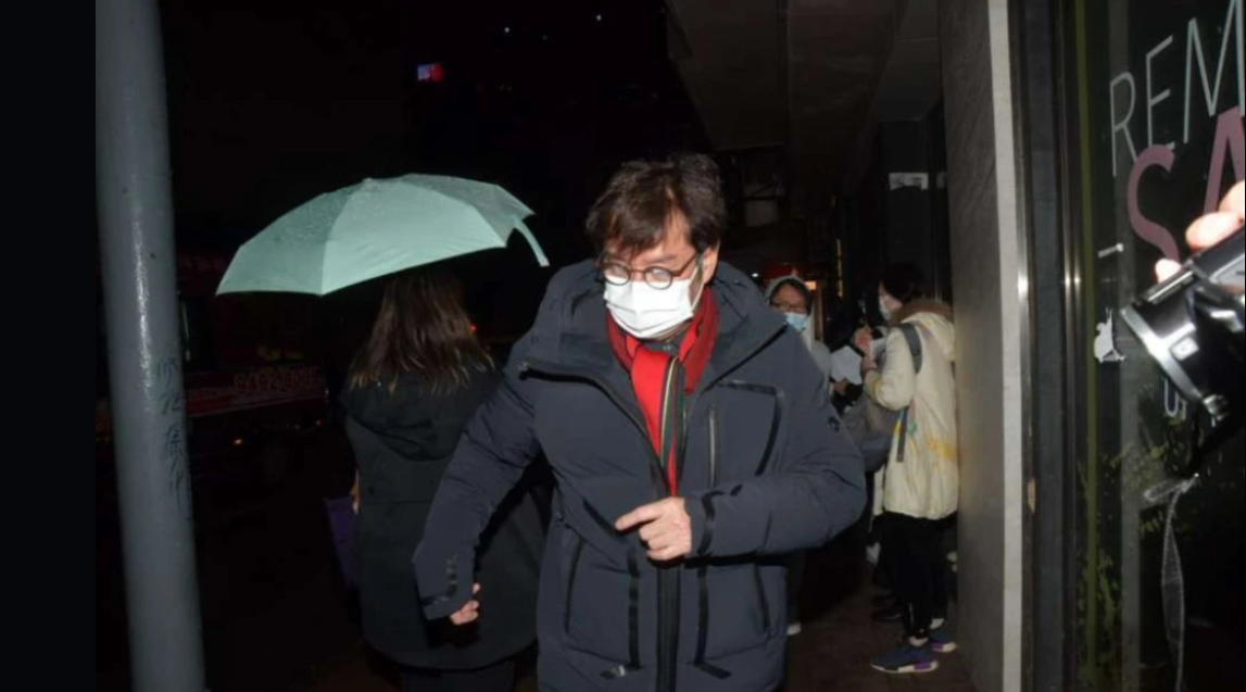 谭咏麟被控睡粉后首次回应，否认照片真实性，并为未及时回应道歉