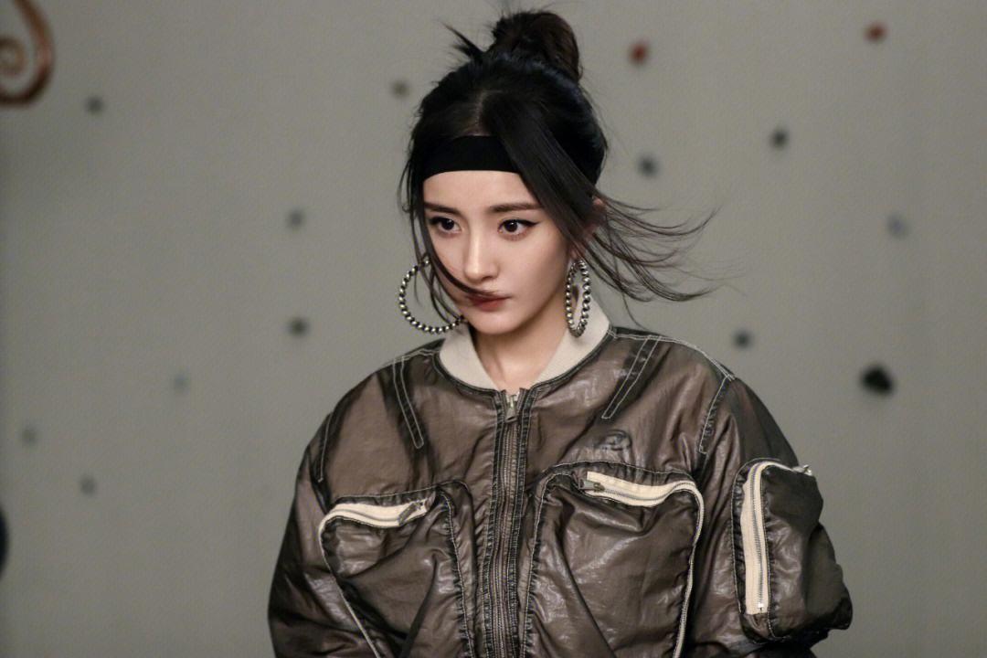 杨幂官宣分手,全网恭喜:被吸血10年,终于不当女菩萨了最新消息动态