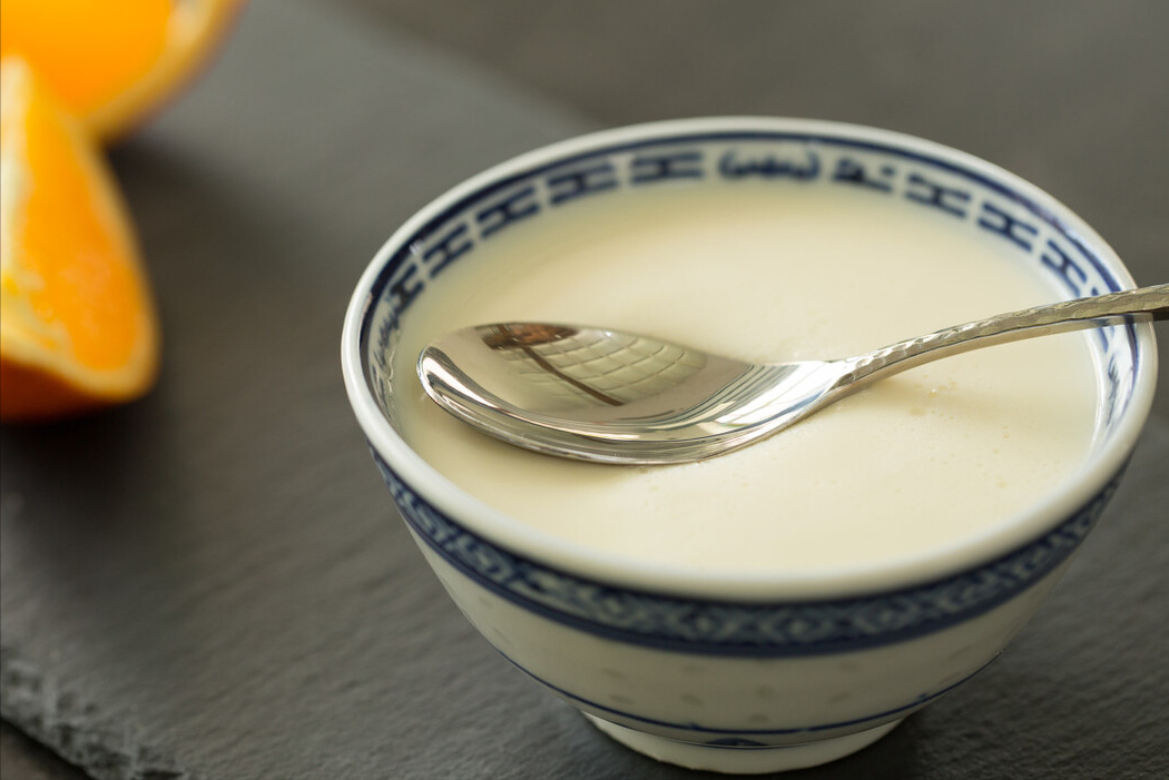 做姜撞奶时，掌握3个要点，香甜嫩滑如布丁，女人冬天吃驱寒暖胃