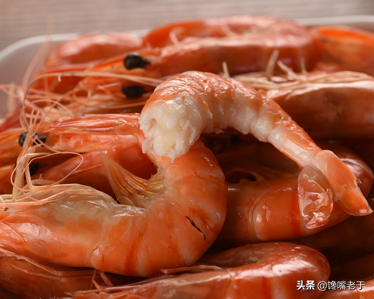水煮大虾时：有人放姜有人放醋，大厨：全都不对，教你正确做法