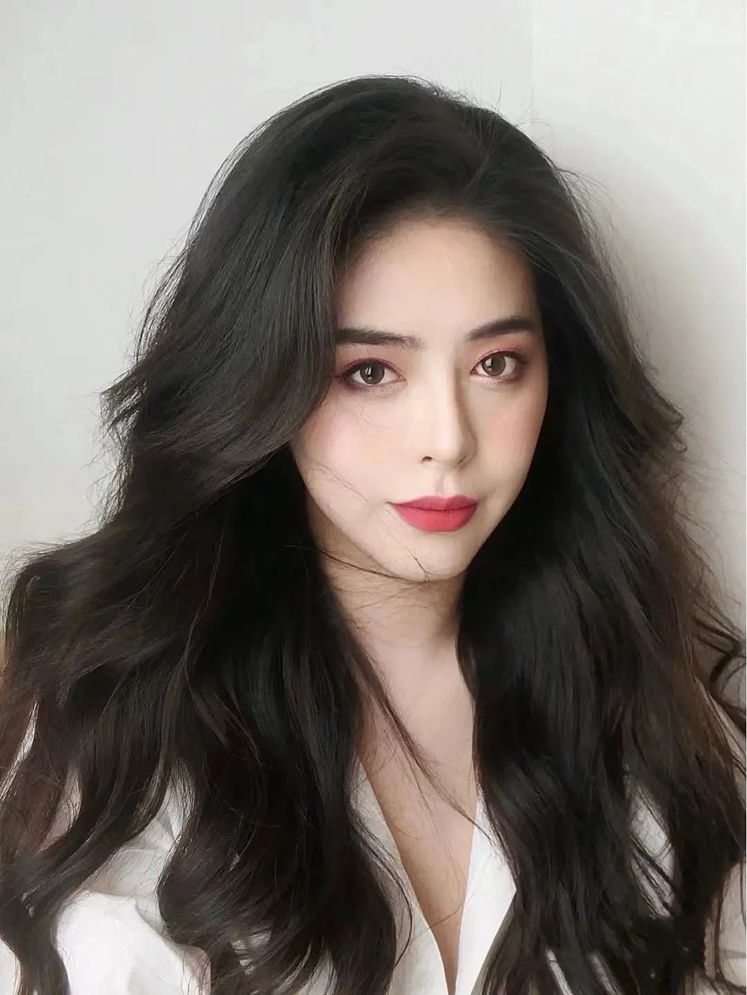 為什么現(xiàn)在很多女生不化妝只涂口紅？