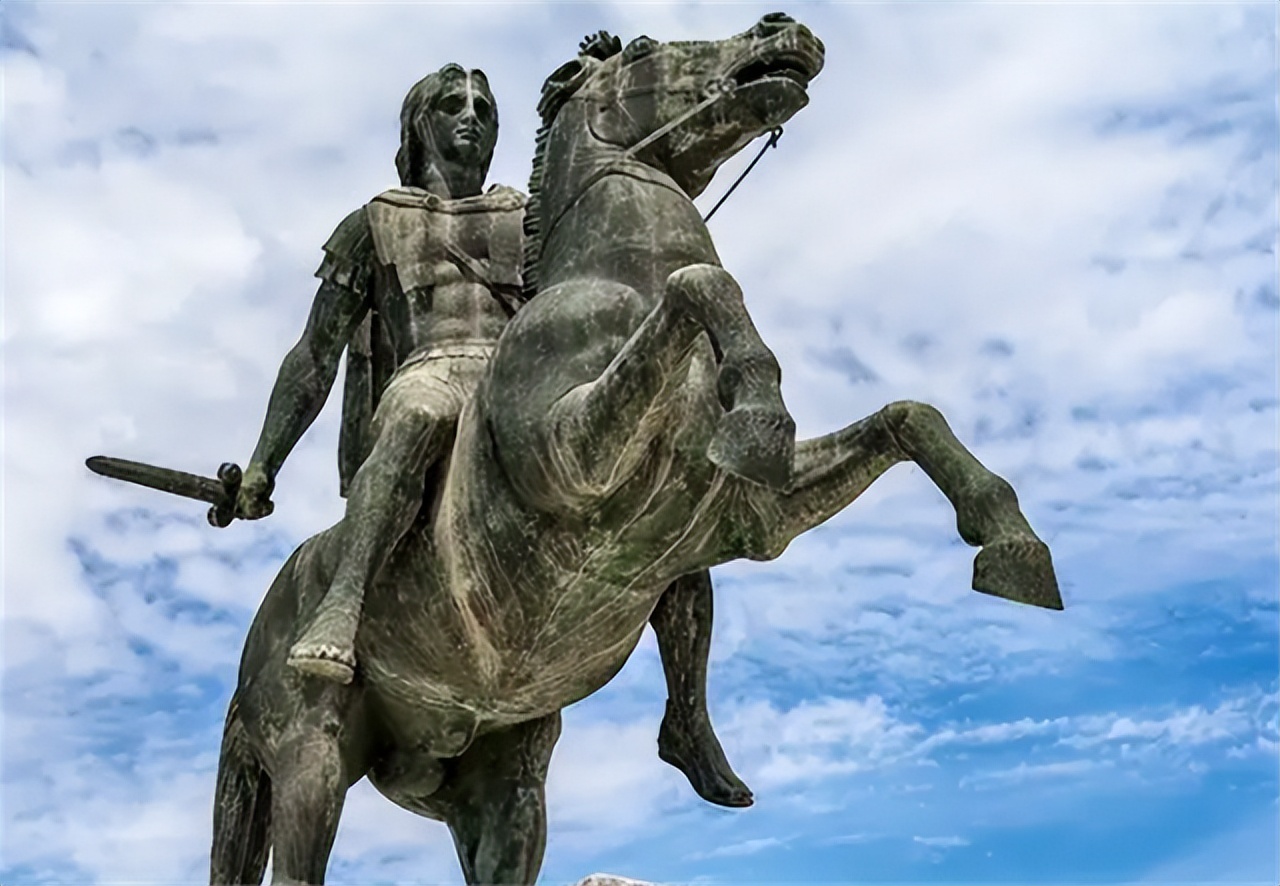 希腊陶器和古代雕塑为我们提供了有关织物的信息.