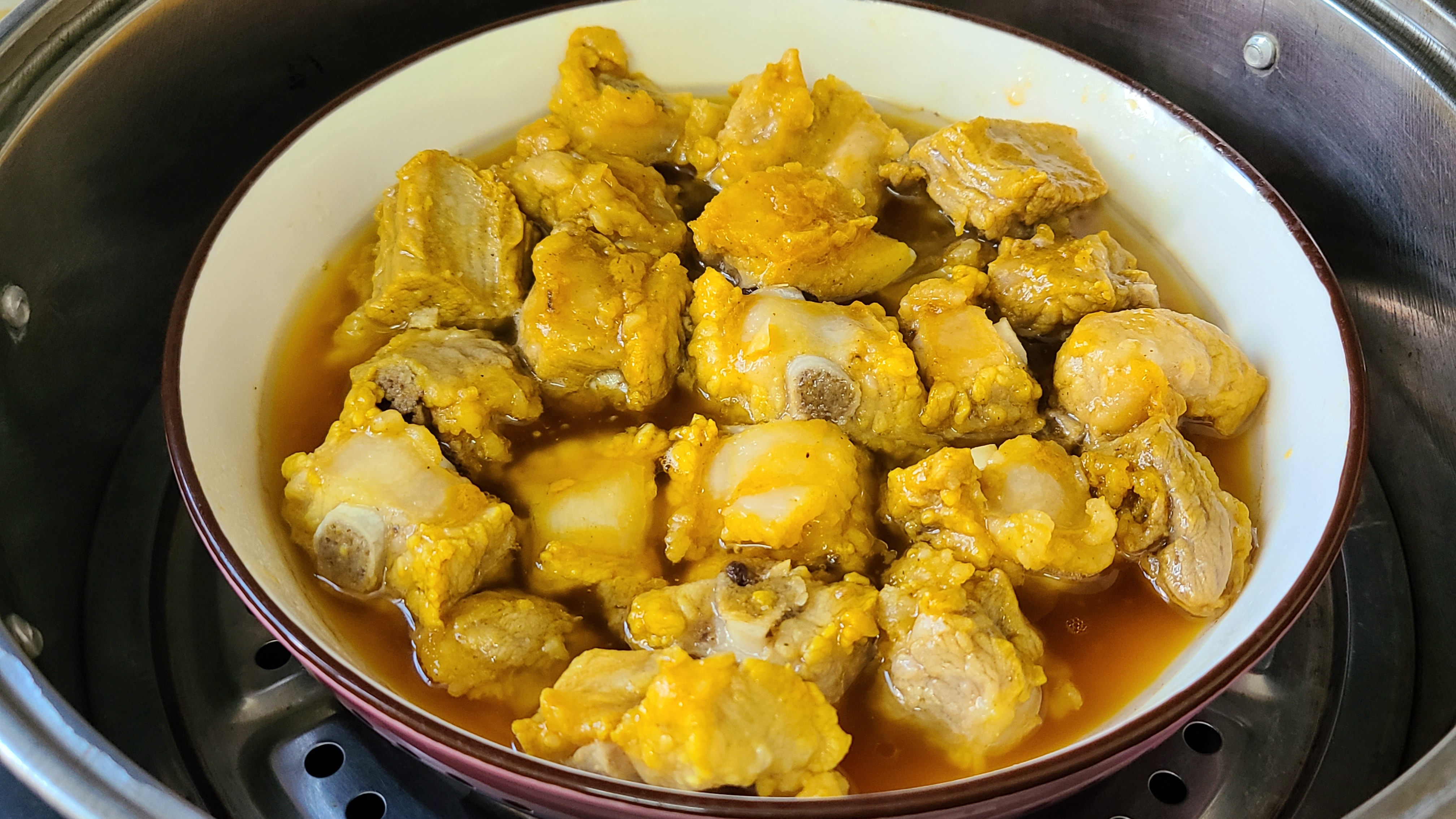 广东老厨师教的排骨做法，香喷喷的一道家常菜，好吃味浓